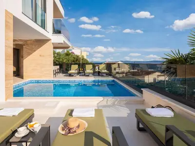 PoolOfHouse