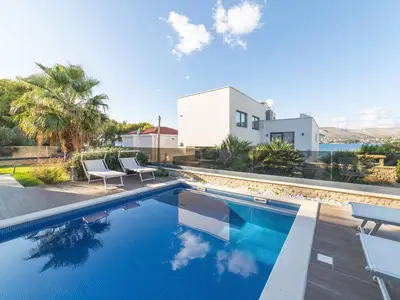 Villa für 11 Personen (250 m²) in Okrug Gornji 1/10