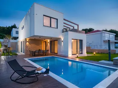 Villa für 11 Personen (250 m²) in Okrug Gornji 6/10