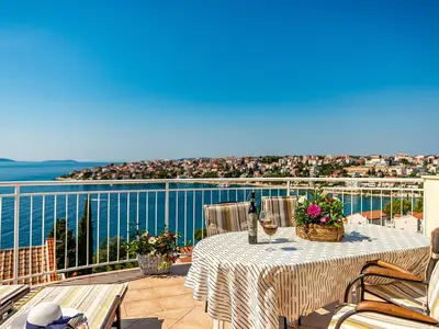Villa für 12 Personen (180 m²) in Okrug Gornji 3/10