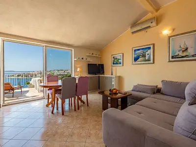 Villa für 12 Personen (180 m²) in Okrug Gornji 5/10