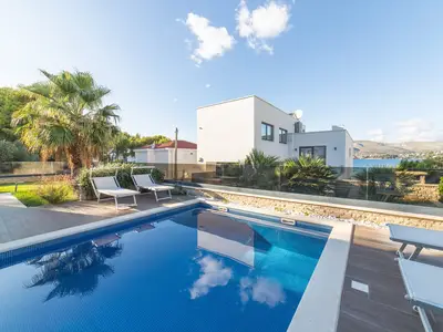 Villa für 11 Personen (250 m²) in Okrug Gornji 1/10