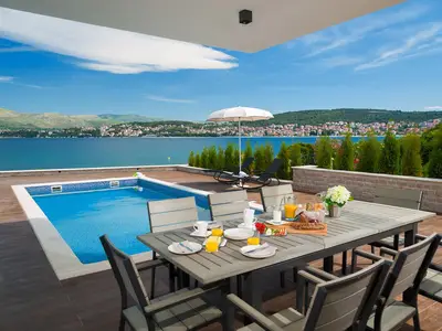 Villa für 11 Personen (250 m²) in Okrug Gornji 2/10