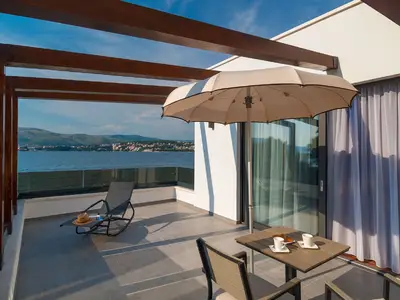 Villa für 11 Personen (250 m²) in Okrug Gornji 3/10