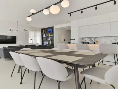 DiningRoom