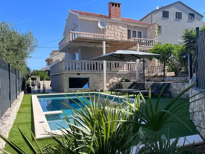 Villa Moreta mit 34 m2 großem Pool, 4 Schlafzimmern, finnischer Sauna und Whirlpool, 220 m vom Strand entfernt.