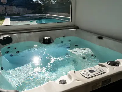 Die Villa Moreta bietet einen Whirlpool für entzückende Entspannung.
