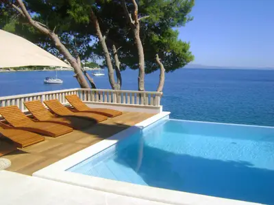 Villa für 17 Personen (400 m²) in Okrug Gornji 1/10