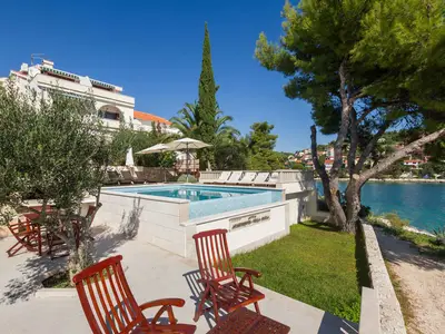 Villa für 17 Personen (400 m²) in Okrug Gornji 2/10