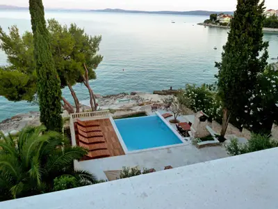 Villa für 17 Personen (400 m²) in Okrug Gornji 3/10