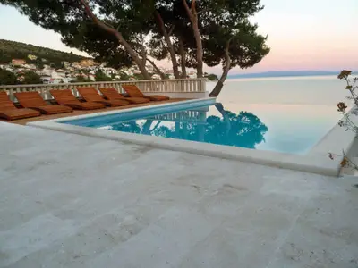 Villa für 17 Personen (400 m²) in Okrug Gornji 4/10