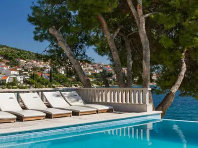 Villa für 17 Personen (400 m²) in Okrug Gornji 6/10