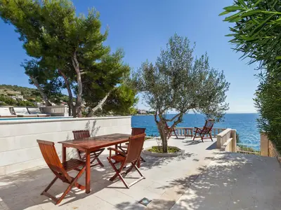 Villa für 17 Personen (400 m²) in Okrug Gornji 10/10