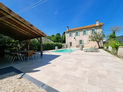 Außenseite Ferienhaus [Sommer]