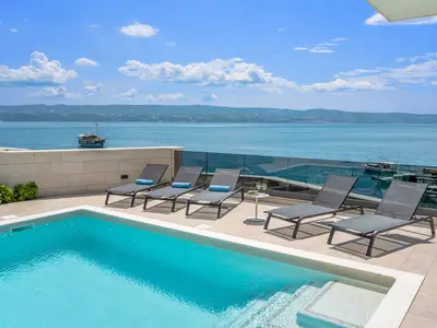 Villa Petra - only 50 m from beach , heated pool 5m x 6m
