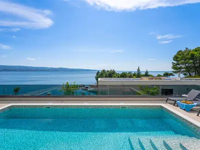 Heated Pool 8,6 m X 3,5 m with sun deck area and outdoor dining area with BBQ
