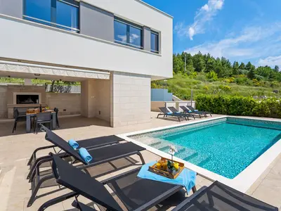 Sun deck area with heated pool, 6 deck chairs and amazing sea views
