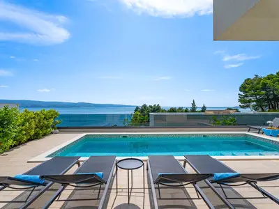 Located only 1,5km from Omiš, offering absolute privacy in quiet environment
