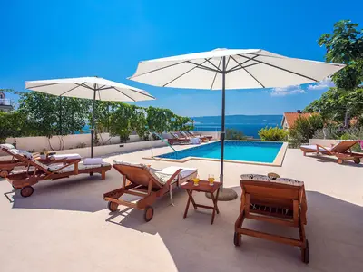 Villa Dasianda mit privatem, beheiztem Pool, nur 90m vom Meer entfernt