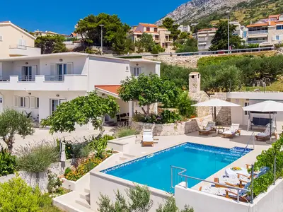 Moderne Villa Dasianda mit 5 Schlafzimmern, 5 Bädern, 12 Personen max