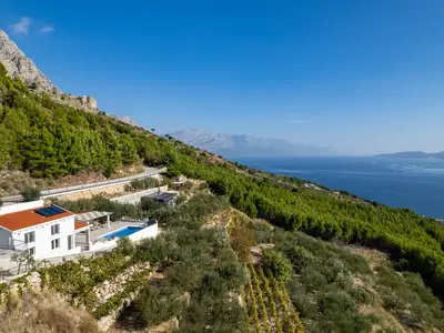 Das Haus liegt im alten Teil von Lokva Rogoznica mit herrlichem Panoramablick 