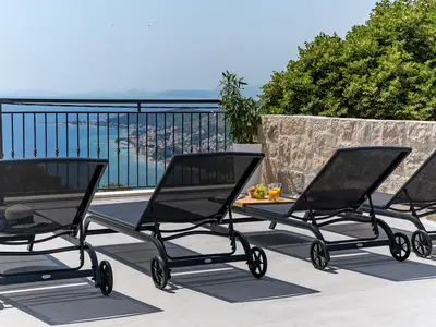 Following the traditional architecture and stone facade, connecting it with modern and very pleasant details to make your stay very comfortable and unforgettable