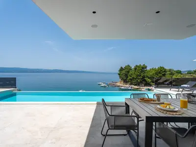 Seafront Villa Kiara with 5 en-suite bedrooms in Omiš