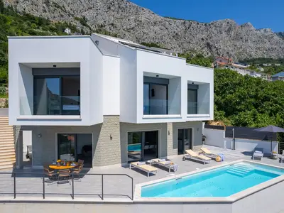 luxury 3-bedroom villa with infinity pool and stunning view, 600m from the beach