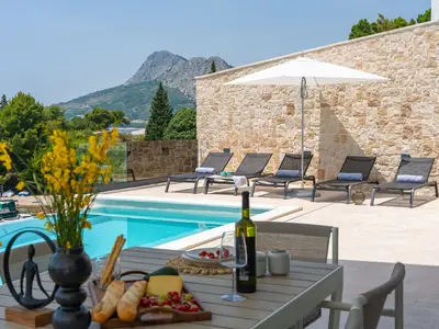 Villa Nina is a luxury and well equipped 4-star villa with 5 en-suite bedrooms, each with sea views
