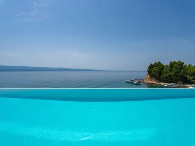 Villa Nina is a luxury and well equipped 4-star villa with 5 en-suite bedrooms, each with sea views
