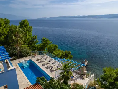 Villa Azzurro mit 29sqm beheiztem Pool, direkt am Meer