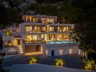 4 en-suite bedrooms, infinity 45 sqm pool, amazing sea views, absolute privacy
