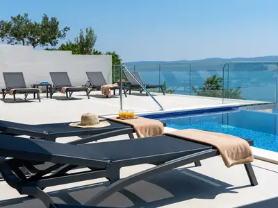 Die luxuriös und hochwertig eingerichtete Villa Admira Maria bietet einen spektakulären Meerblick