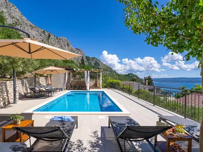 Villa B2B with heated pool and open sea view