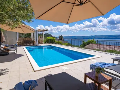 Privat and heated pool with open sea view
