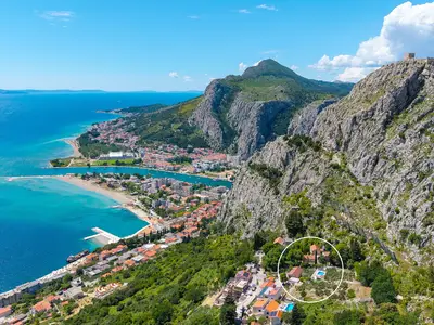 Breathtaking panoramic views over the city, sea, islands and fortress (an attractive walking trail to the fortress is near the villa).
