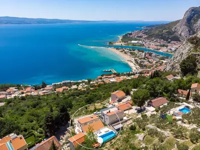 Villa Atopos ist ein sehr komfortables Anwesen, das Platz für 10+2 Personen bietet.