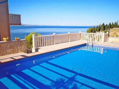 Villa Ana mit 50 qm Pool, 7 Schlafzimmer, 7 Badezimmer, Spielzimmer, 2 km vom Strand entfernt