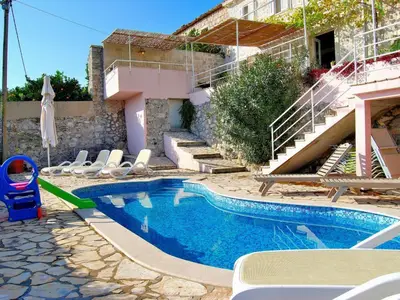 PoolOfHouse