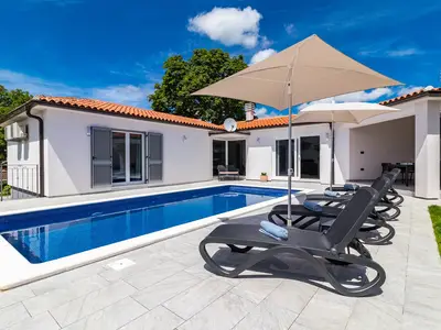 Villa für 6 Personen (110 m²) in Orbanići 1/10