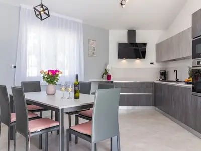Villa für 6 Personen (110 m²) in Orbanići 8/10