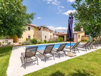 Villa für 12 Personen (160 m²) in Orbanići 1/10