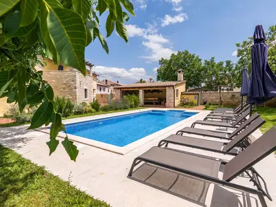Villa für 12 Personen (160 m²) in Orbanići 2/10