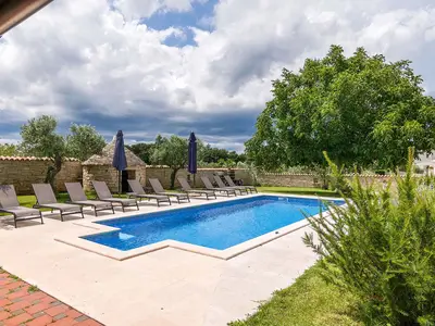 Villa für 12 Personen (160 m²) in Orbanići 8/10