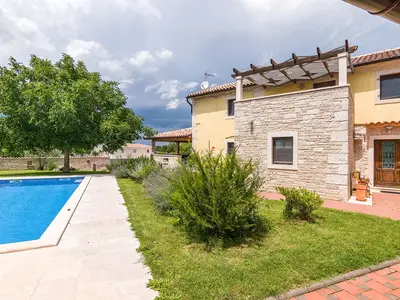 Villa für 12 Personen (160 m²) in Orbanići 9/10