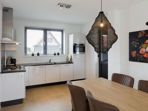 23646716-Villa-6-Ossenzijl-300x225-3