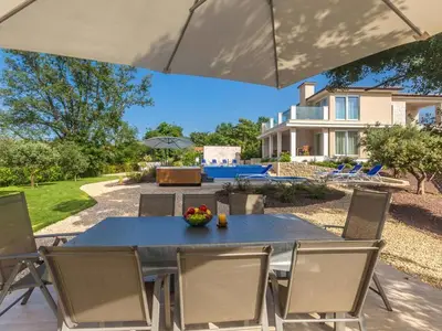Villa für 10 Personen (290 m²) in Oštrobradić 6/10
