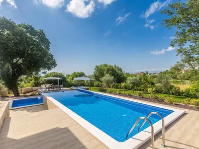 Villa für 10 Personen (290 m²) in Oštrobradić 8/10