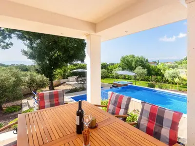 Villa für 10 Personen (290 m²) in Oštrobradić 9/10