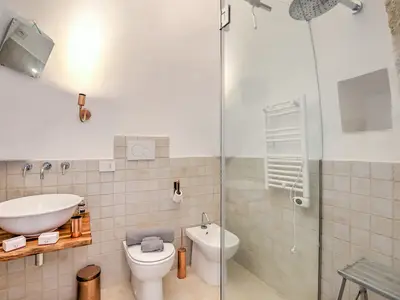 Badezimmer mit Dusche